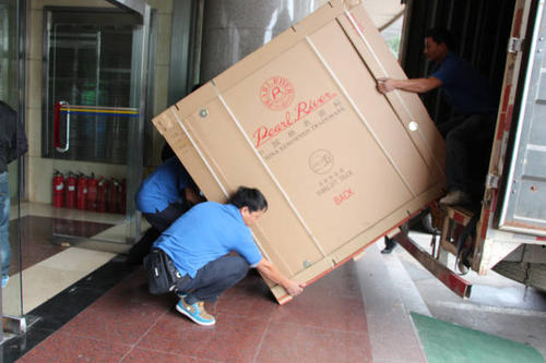 阿拉尔钢琴贵重工艺品无忧运